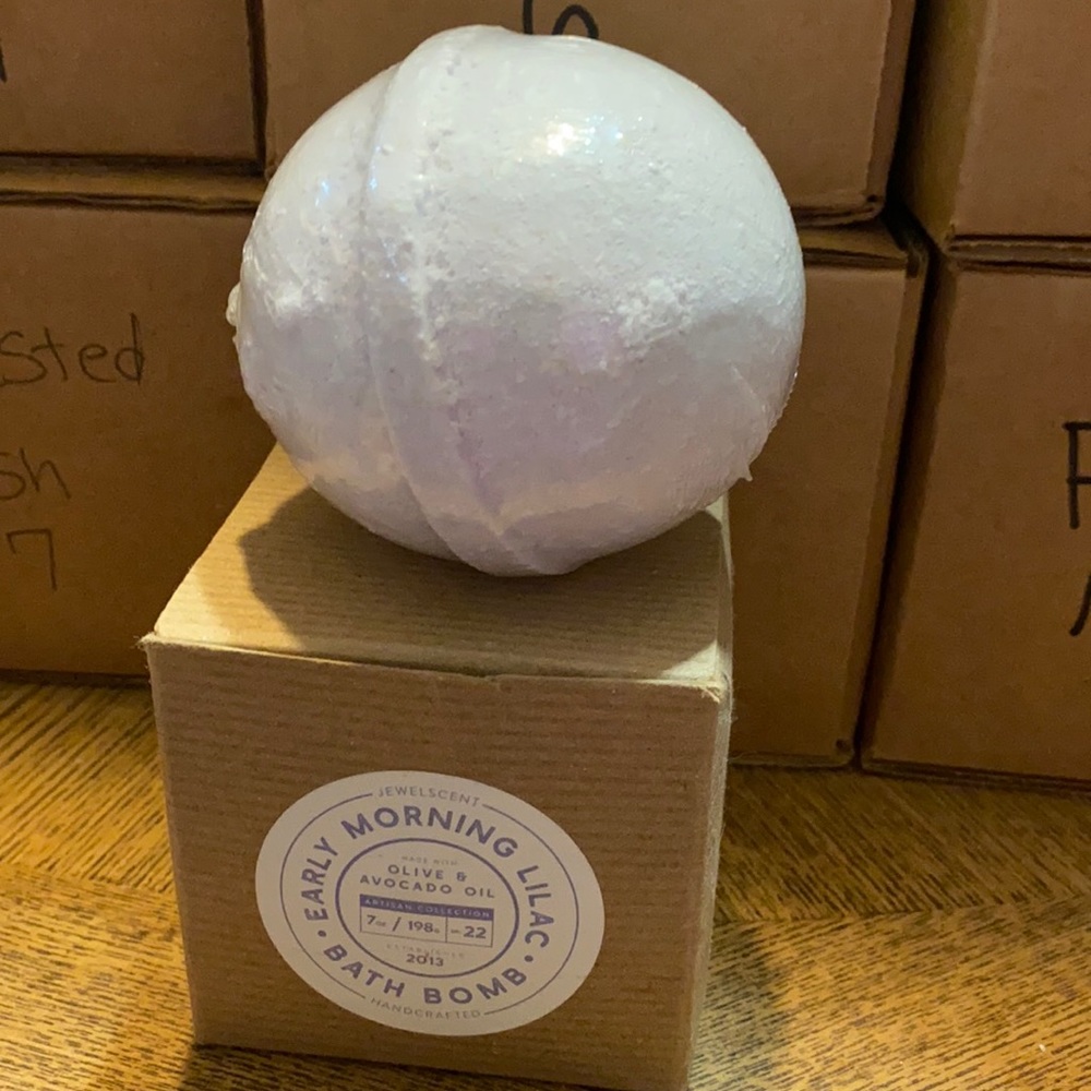 Jewelscent early morning lilac‎ bath bomb 8